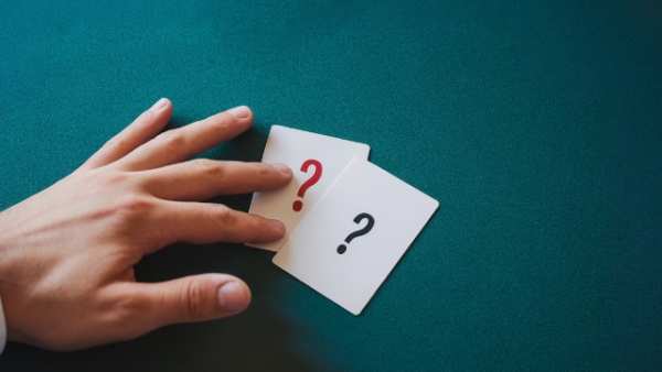 To Show or Not to Show: The Strategy Behind Revealing Your Hole Cards