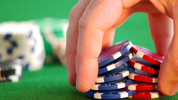 The Coolest Tricks with Your Chips to Do at the Poker Table